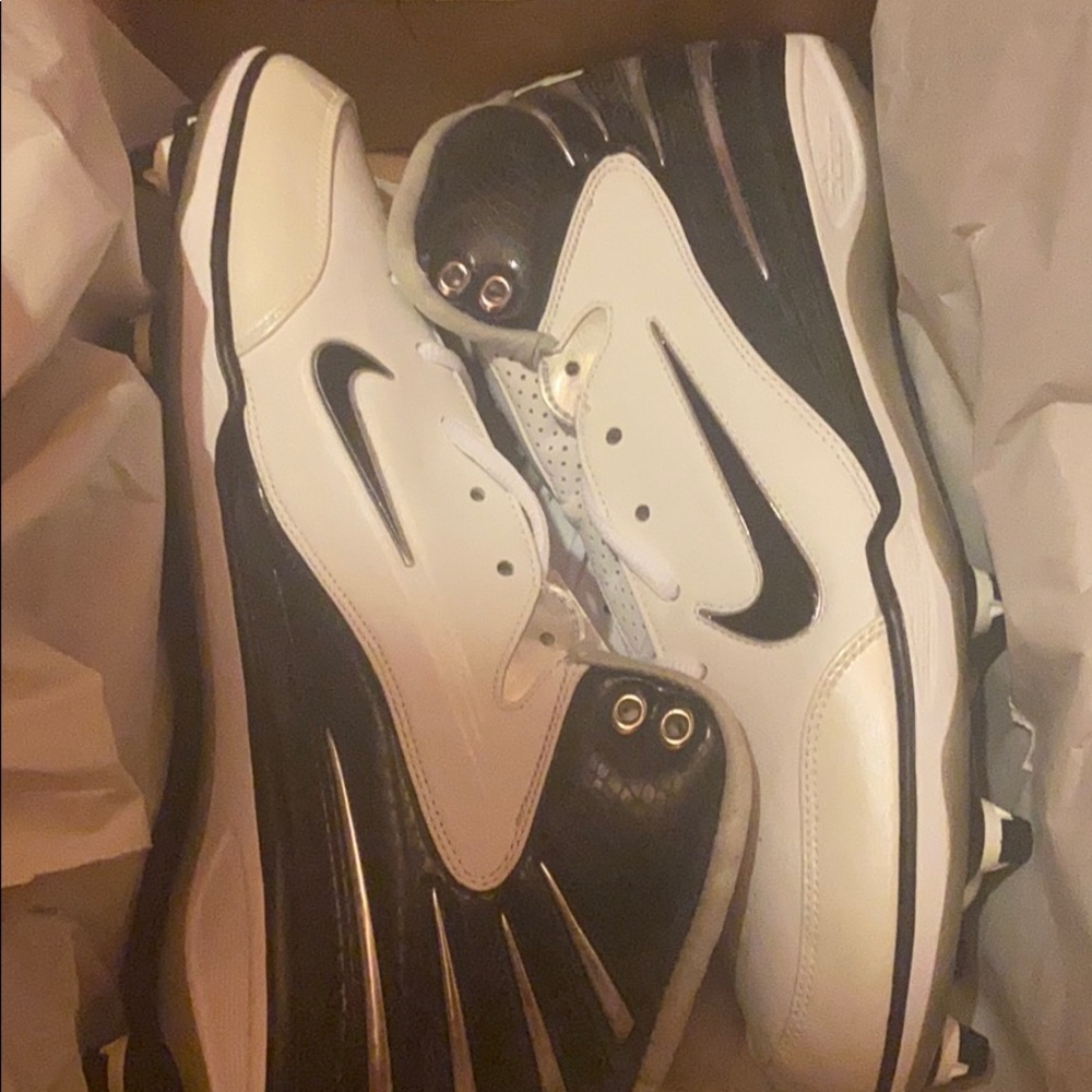 New football Nike cleats air zoom assassin white